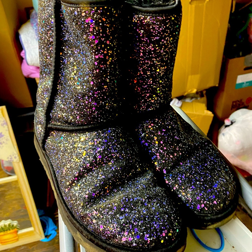 Size 9 Uggs - image 1